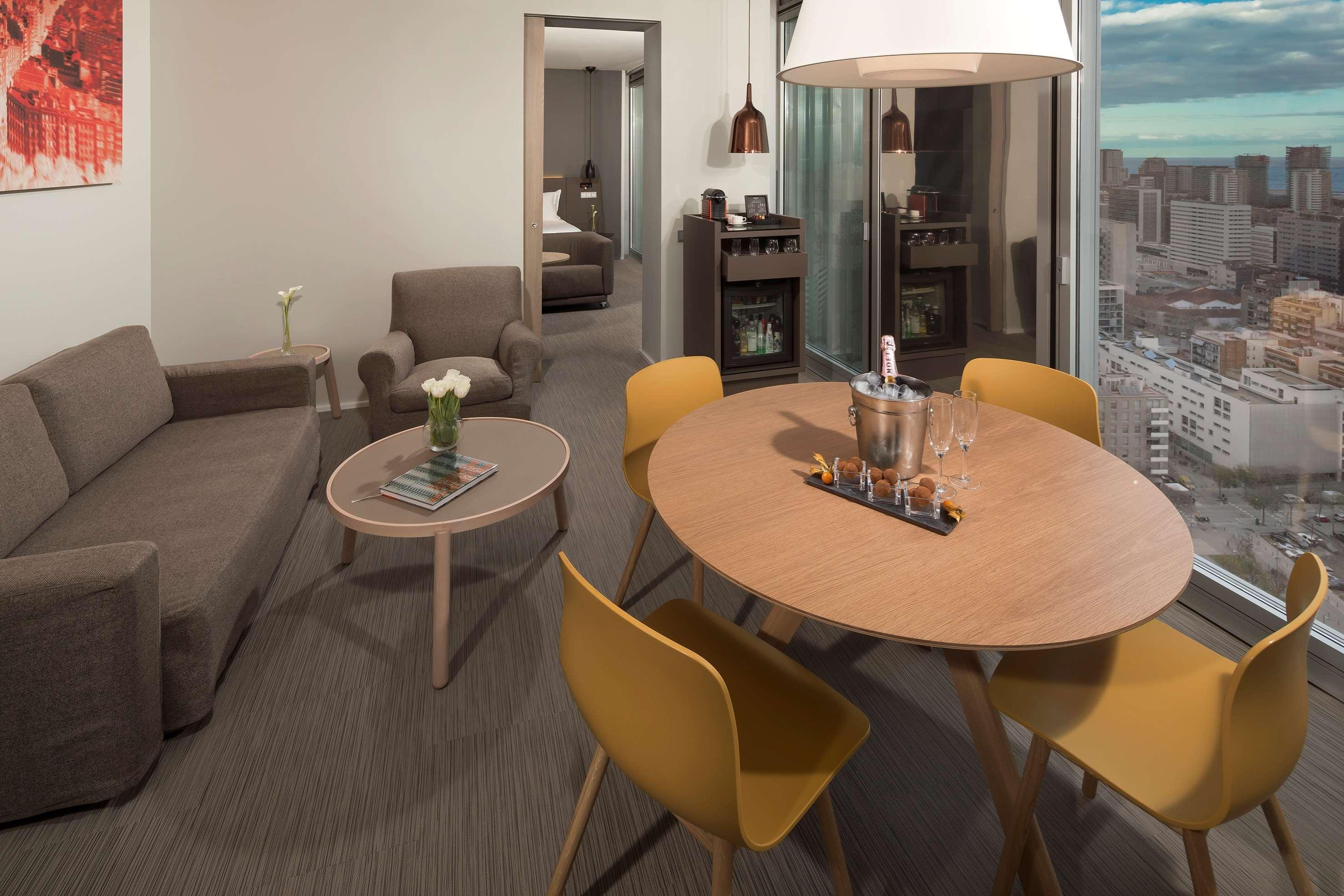 The Level At Melia Barcelona Sky Hotell Exteriör bild